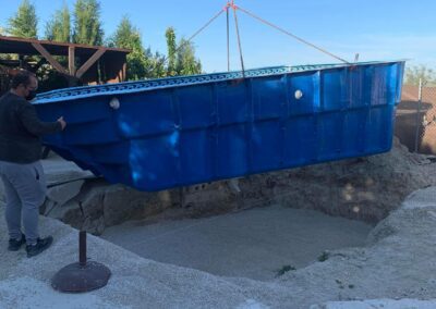 instalación de una piscina de poliéster