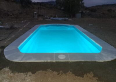 Piscina de poliéster con accesorios