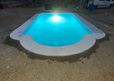 Piscina de poliéster con accesorios